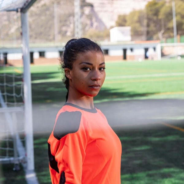 medium-shot-woman-goalkeeper_23-2148930258